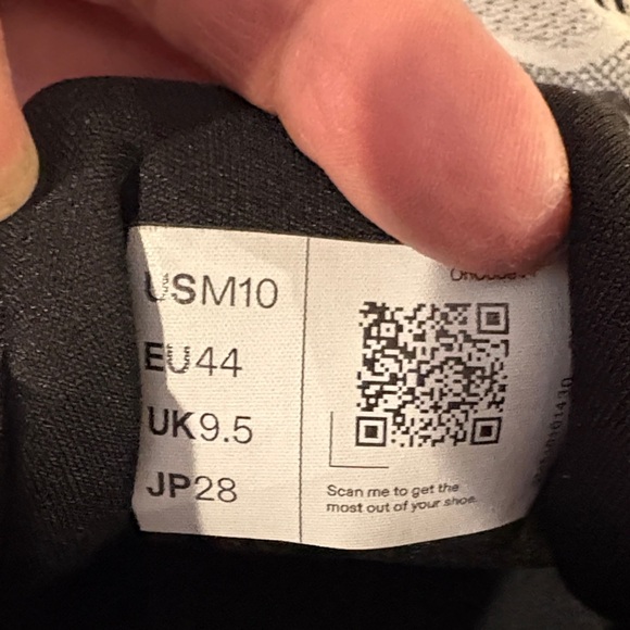 On Running Men's Black and White Athletic Shoes - Picture 6 of 7